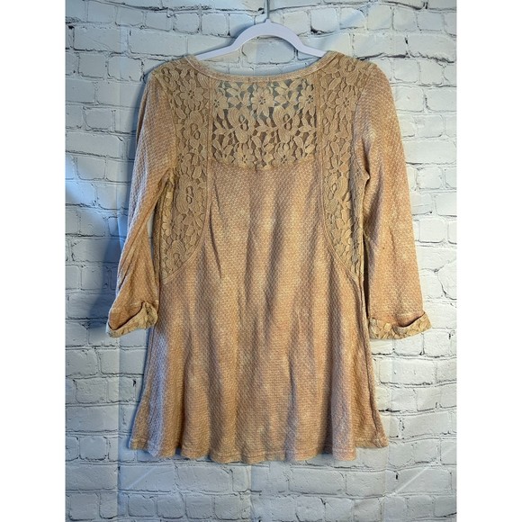 Women's Gimmicks by BKE 3/4 Sleeve Sweater with Unique Pattern - Picture 2 of 3